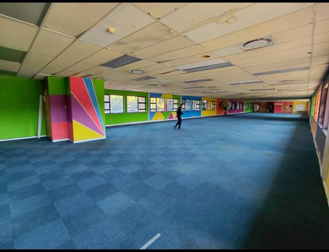 5,136M² OFFICE FOR SALE IN HALFWAY HOUSE